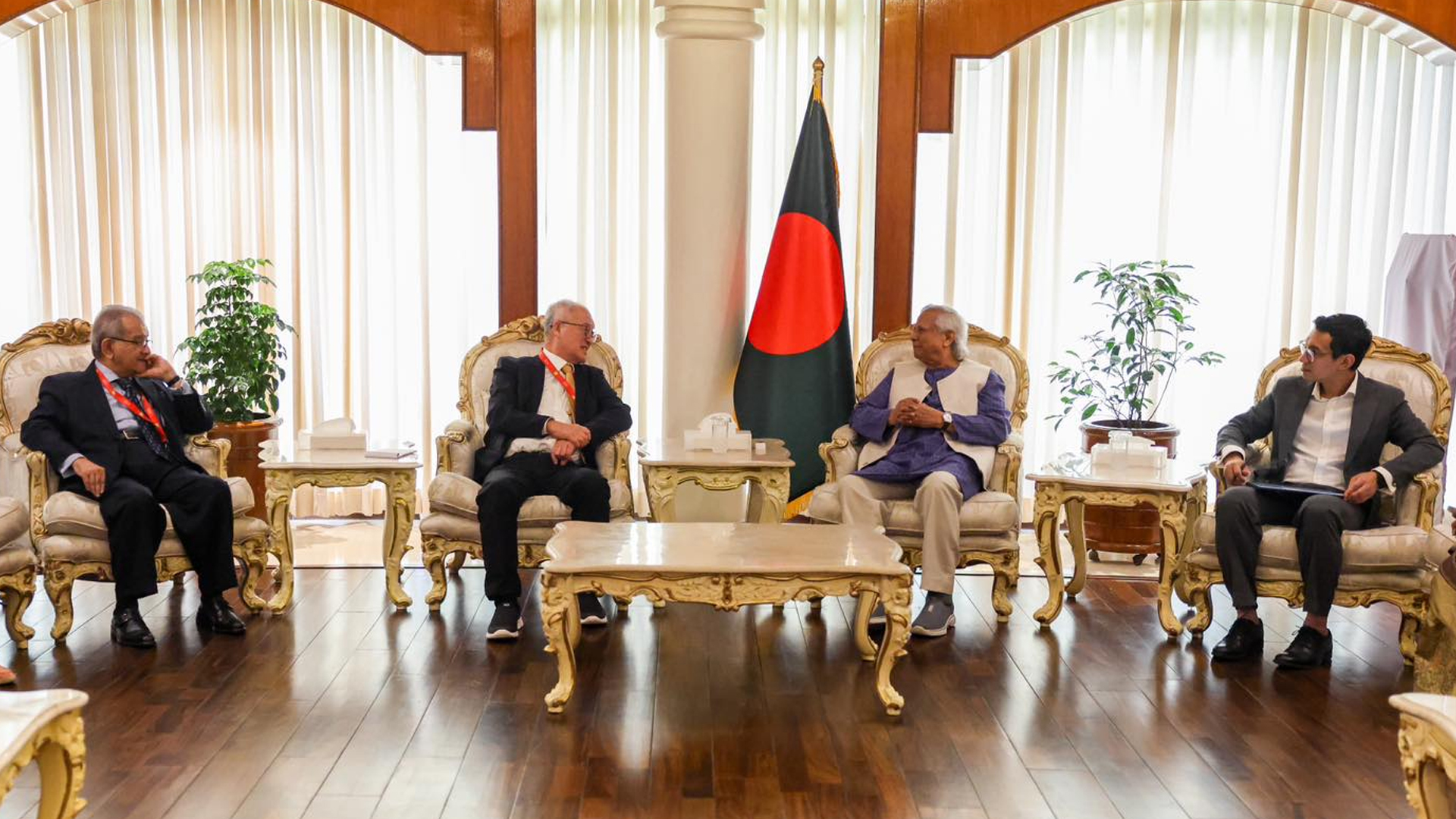 প্রধান উপদেষ্টার সাথে ইয়ংওয়ানের চেয়ারম্যানের সাক্ষাৎ